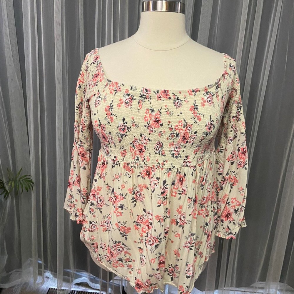 Torrid Smocked Off Shoulder Bell Sleeve Floral Baby doll Top Size 4
